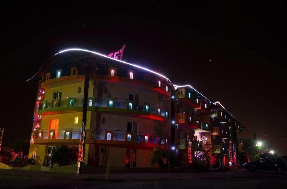 Lilalo Ηotel Paralía Екстериор снимка