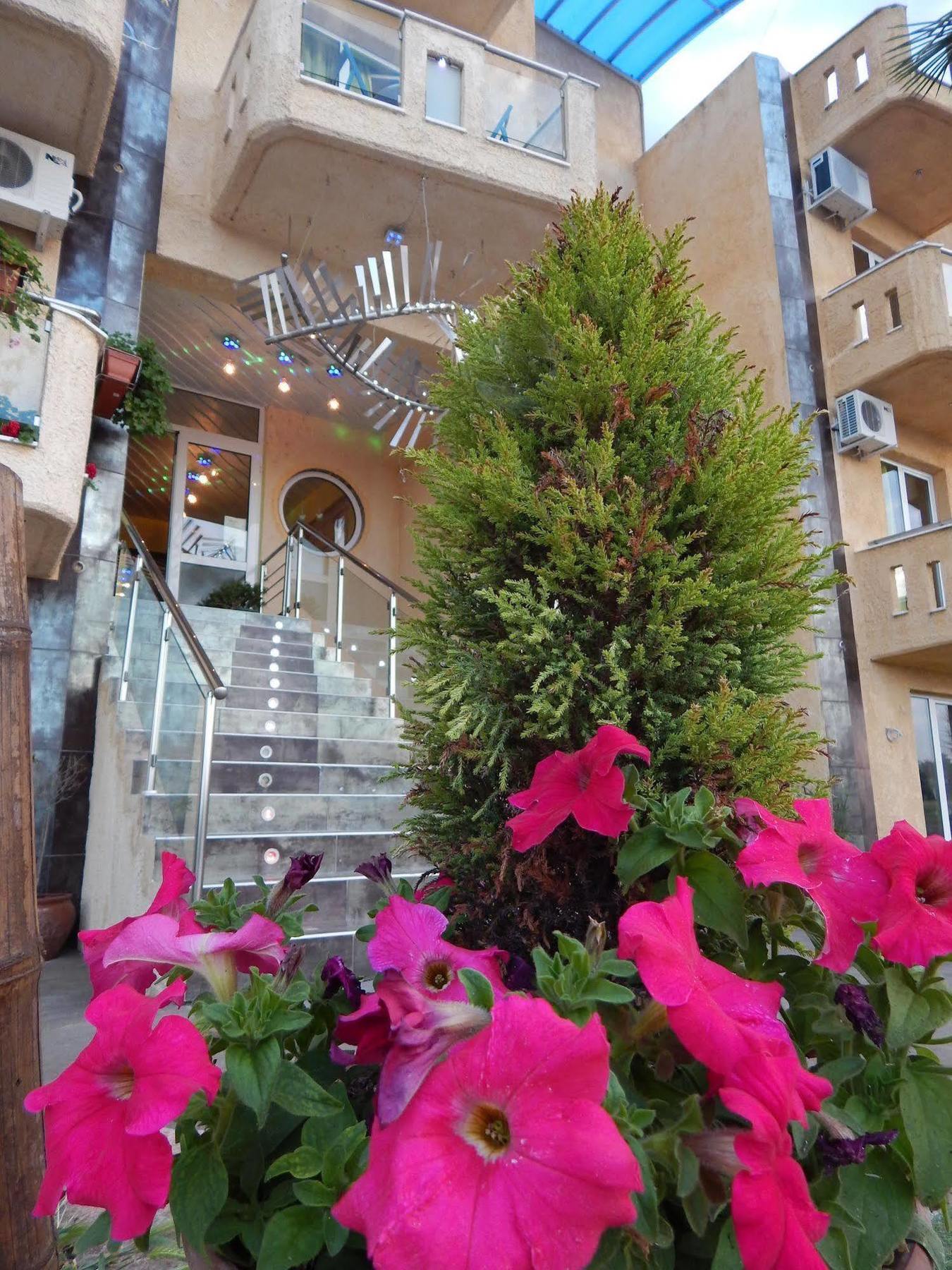 Lilalo Ηotel Paralía Екстериор снимка